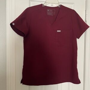 Figs Catalina one pocket scrub top maroon
